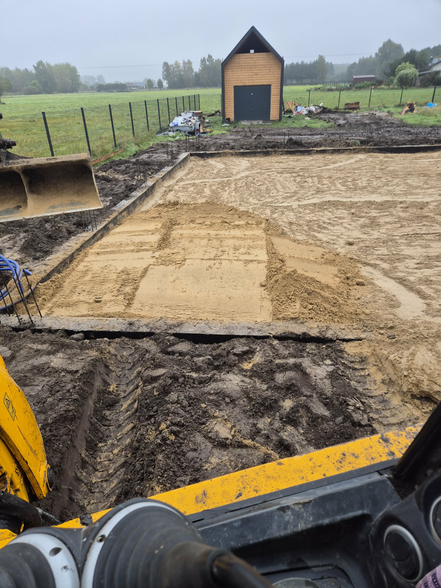 Wykop pod fundamenty budynku — roboty ziemne Zgierz