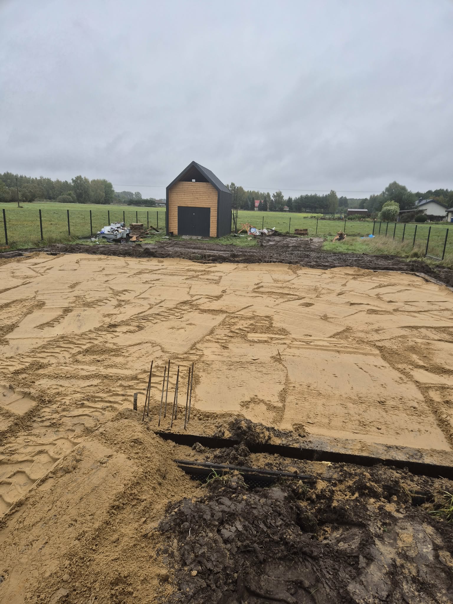 Przygotowanie terenu pod budowę — niwelacja działki