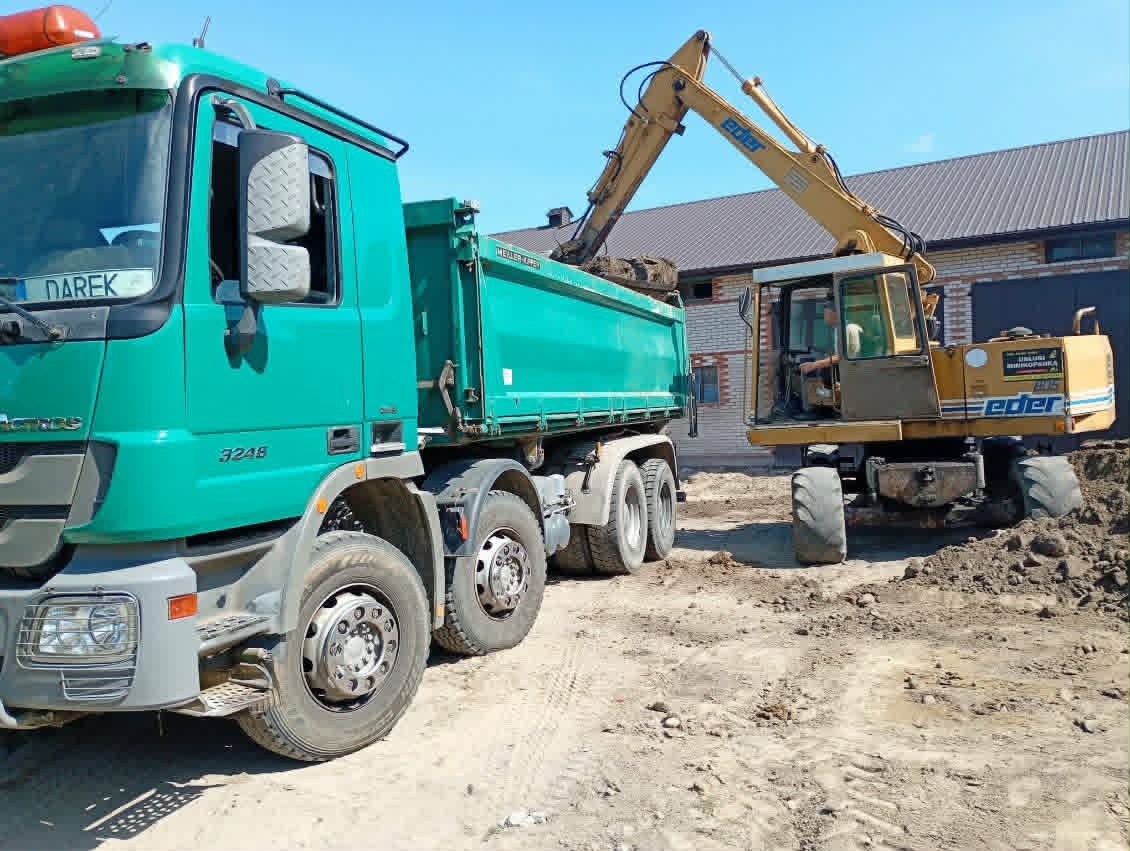 Transport kruszywa wywrotką i załadunek koparką — powiat zgierski